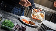 Jídlo ve virtuálních kuchyních se p�ipravuji primárn� na rozvozy nebo do...