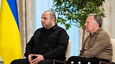 Tajemník bezpe�nostní rady Rustem Umerov a zvlá�tní vyslanec Spojených stát�...