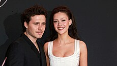 Brooklyn Beckham a Nicola Peltzová v Los Angeles (3. února 2024)
