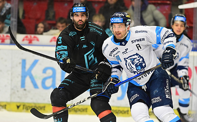 ONLINE: Startují zbylá čtvrtfinále extraligy. Liberec hostí Vary, Hradec vyzve Třinec