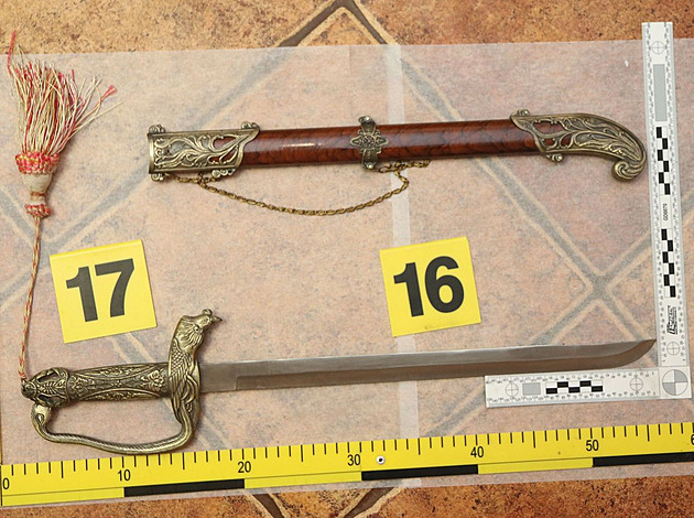 Muž na Prostějovsku zavraždil šavlí družku, policie ho obvinila z vraždy