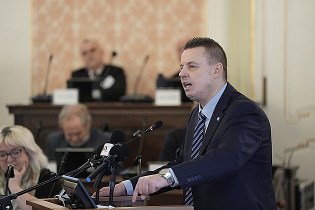Rajchla podpořili tři sponzoři ve věku 121 let. Chybovali jsme při kontrole, tvrdí poslanec Rajchla podpořili tři sponzoři ve věku 121 let. Chybovali jsme při kontrole, tvrdí poslanec