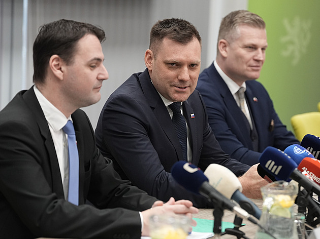 Turek má připravený návrh žaloby na prezidenta. Další postup řeší s Motoristy