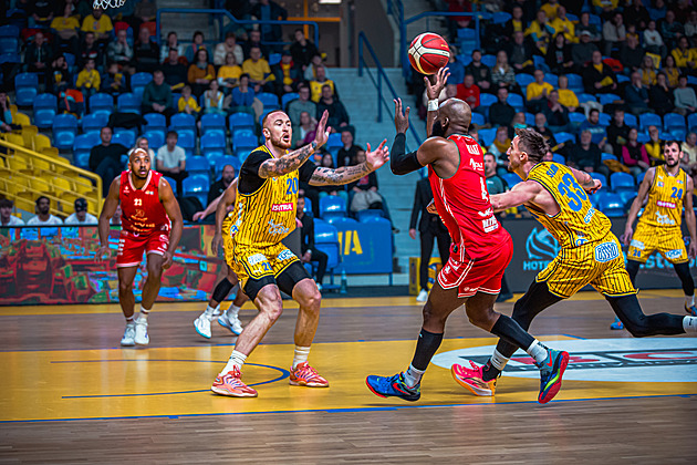 Bryantův velký střelecký výkon Pardubicím nestačil, Nymburk jasně přehrál Ostravu