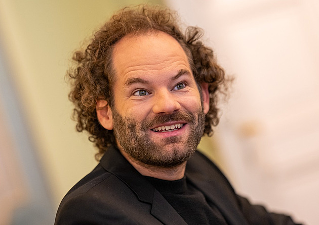 Německý komik se pokusil vyvěsit v Grónsku vlajku USA. Vzbudil pobouření