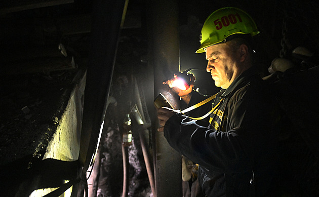 Co se dá dělat... Fajront. Horníci naposledy rubali černé uhlí v podzemí u Karviné