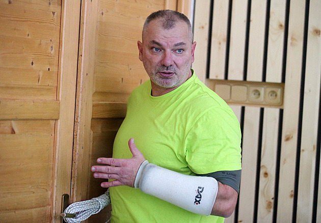 Hlavní je rychlá reakce a zabezpečit dveře, učí děti ve školách lektor sebeobrany