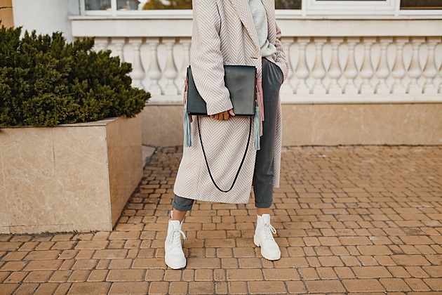 Kabelka na zimu: Jaké modely se nejlépe hodí k hrubým kabátům?