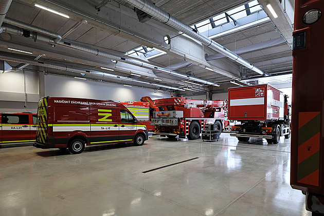 Chebští drážní hasiči mají novou základnu. Podívejte se areálu