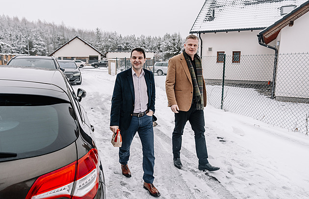 Přivezli churros, řešili rozpočet a priority. Turek a Macinka jeli za Zemanem