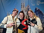�eské hokejistky, zleva Kristýna Kaltounková, Natálie Mlýnková a Aneta...