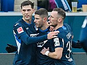 Andrej Kramari� z Hoffenheimu slaví vst�elený gól mezi �eskými hrá�i Robinem...
