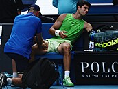 Carlose Alcaraze trápí v semifinále Australian Open zran�ní.
