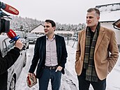 Filip Turek a Petr Macinka dorazili do Lán, kde se sejdou s Milo�em Zemanem....