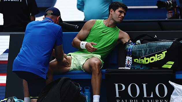 Carlose Alcaraze tr�p� v semifin�le Australian Open zran�n�.