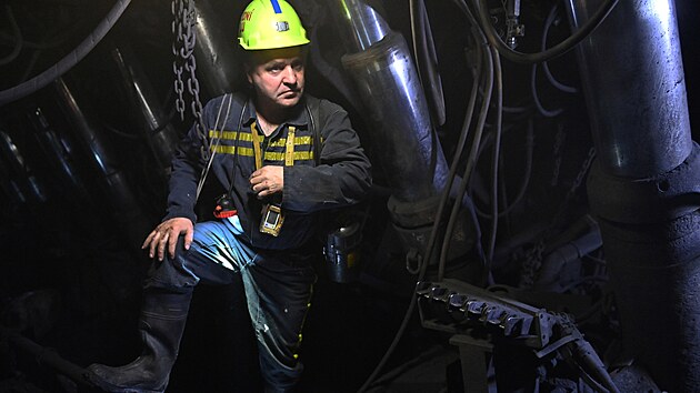Do podzem� Dolu �SM na Karvinsku naposledy f�raj� horn�ci, aby dob�vali �ern� uhl�. Pak se hlubinn� t�ba uhl� po tak�ka 250 letech definitivn� uzav�e. (31. ledna 2026)
