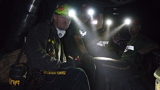 Elektrik�� Lubom�r Dvo��k na posledn� �icht�. V podzem� Dolu �SM u Karvin� kon�� t�ba �ern�ho uhl�. (31. ledna 2026)