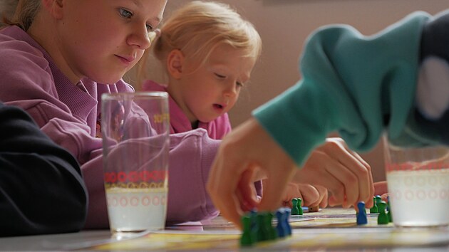 V�hodou kl�n� dle po�adatele je, �e se jedn� o v�eobecn� zn�mou hru a jej� pravidla zn� asi ka�d�. Pro rychlej�� pr�b�h hry jsou ov�em drobn� upraven�. (31. ledna 2026)