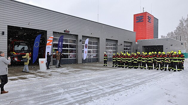 Dr�n� hasi�i p�i otev�en� jejich nov� z�kladny v Chebu.