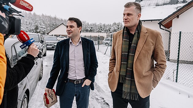 Filip Turek a Petr Macinka dorazili do L�n, kde se sejdou s Milo�em Zemanem. (31. ledna 2026)
