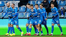 Fotbalisté Mladé Boleslavi se radují z gólu, který vst�elil Filip Lehký.