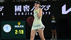 Jelena Rybakinová slaví titul na Australian Open.