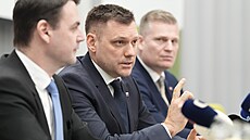 Ministr �ivotního prost�edí Petr Macinka (Motoristé), slovenský ministr Tomá�...