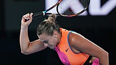 Aryna Sabalenková se zlobí po nevyda�ené vým�n� ve finále Australian Open.