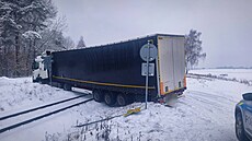 Kamion uvázl na �elezni�ním p�ejezdu. (30. ledna 2026)