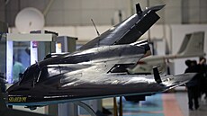 Revolu�ní gardy v Teheránu p�edstavily zbra�ové systémy, pou�ité ve válce s...