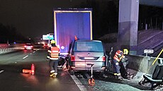 Hasi�i p�i zásahu nehody dodávky a nákladního vozu na obchvatu Frýdku-Místku....