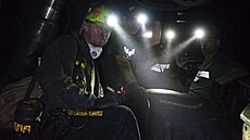 Elektriká� Lubomír Dvo�ák na poslední �icht�. V podzemí Dolu �SM u Karviné...