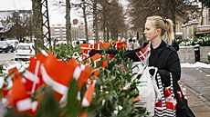 Dánské vlajky p�ed americkou ambasádou v Kodani (28. ledna 2026)