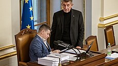 Zleva místop�edseda Poslanecké sn�movny Patrik Nacher (ANO) a premiér Andrej...