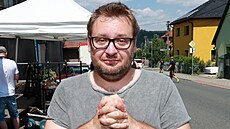 Milan En�ev p�i natá�ení seriálu Agrometal (2022)