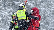 Ameri�anka Lindsey Vonnová byla po sjezdu v Crans Montan� transportována...