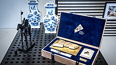 Výstava Dary pro prezidenta z dálky i blízka II. v Ro�mberském paláci na...