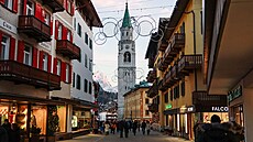 Hlavní nákupní t�ída Corso Italia v alpském st�edisku Cortina d�Ampezzo