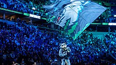 Fanou�ci Minnesota Timberwolves a mávající maskot Crunch