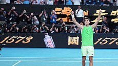 Carlos Alcaraz má radost z postupu do finále Australian Open.