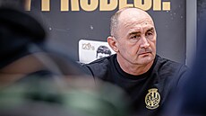 Sportovní �editel Petr Pojezný na tiskové konferenci fotbalového klubu FC...