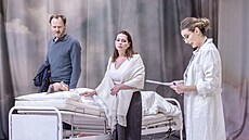 Jan Hájek, Gabriela Mí�ová a Nina Horáková v p�edstavení Zni�it, které uvádí...