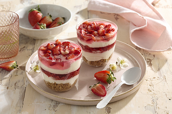 Nepe�ený jahodový cheesecake do skleni�ky
