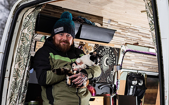 Timothy Knight p�estav�l mikrobus na pojízdný byt.