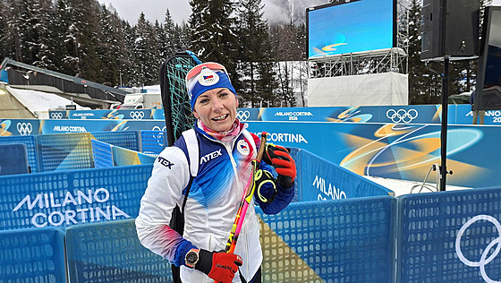 �eská biatlonistka a vlajkono�ka na olympijských hrách Lucie Charvátová b�hem...