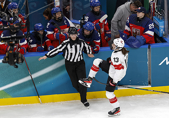 Ivana Weyová slaví p�ed �eskou st�ída�kou.