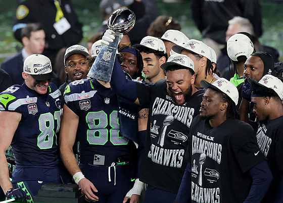 Hrá�i Seattle Seahawks se radují z vít�zství v Super Bowlu.