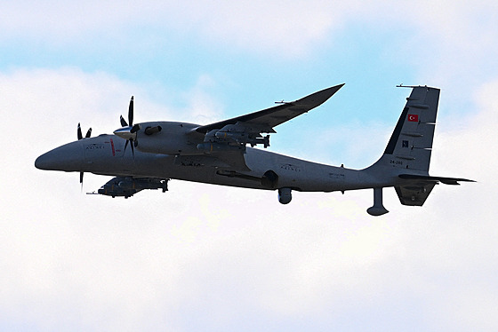 Turecký dron Akıncı (11. �íjna 2025)