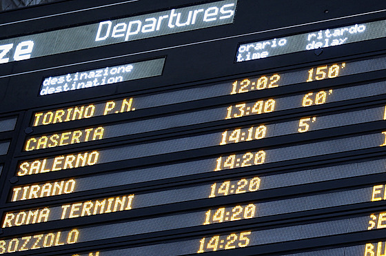 Provoz na �eleznici v severní Itálii ochromila trojice sabotá�í p�i konání...