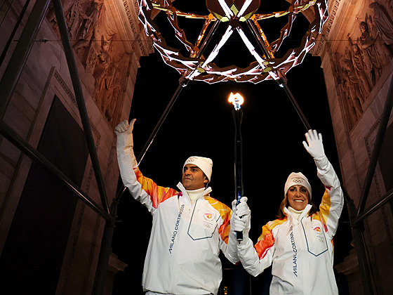 Deborah Compagnoniová a Alberto Tomba b�hem zahájení olympijské her v Milán�